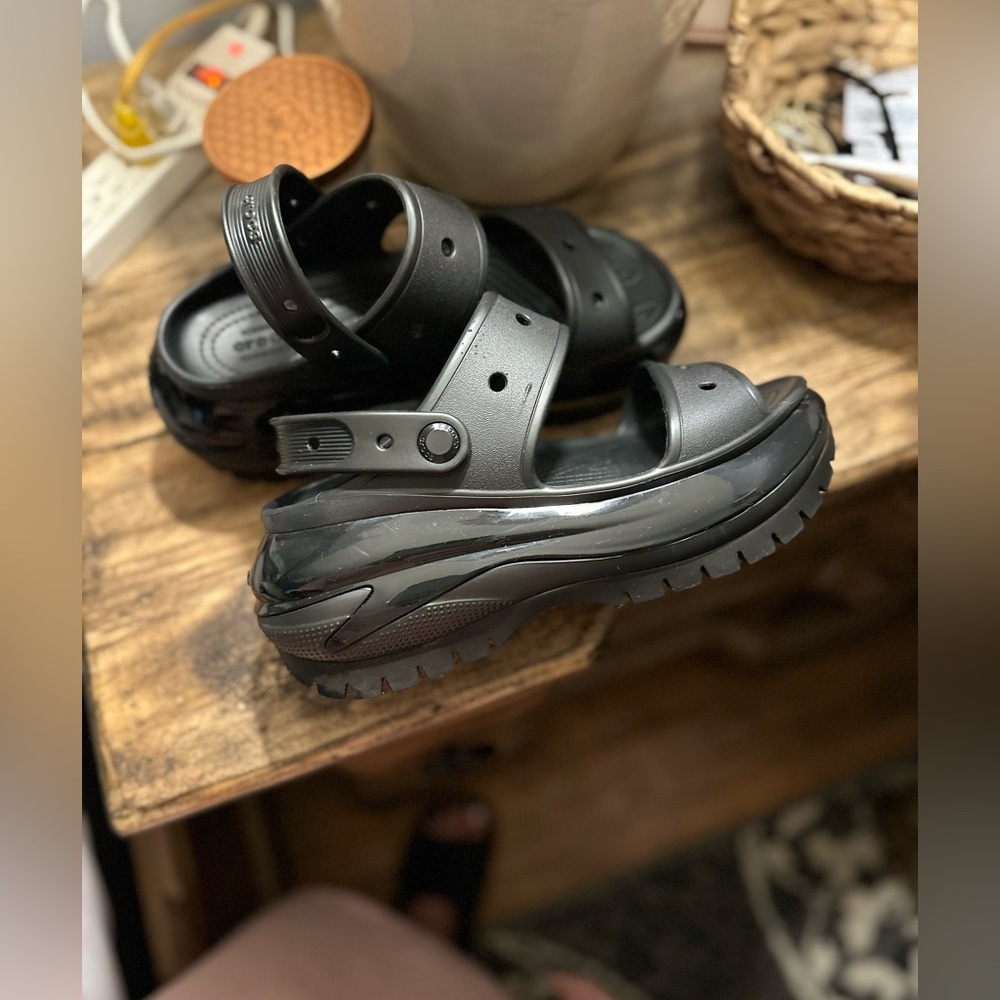 Crocs Mega Crush Sandal size 7 womes